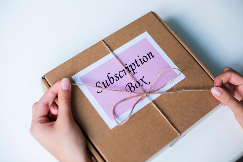 Stop unused subscription as this makes your financial life easier. A woman who closes a subscription box.